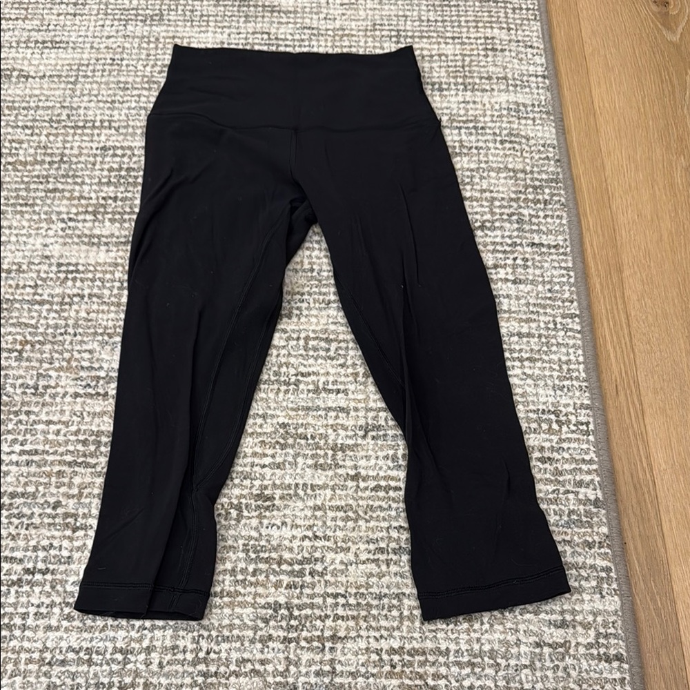 LULULEMON black crop leggings